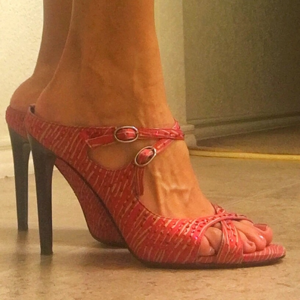 Carlos Santana High Heels 👠